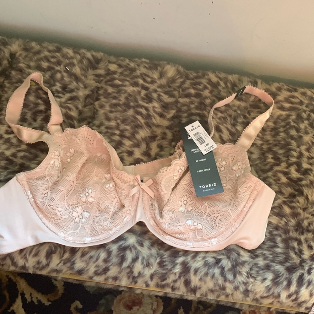 Torrid underwire bra with no‎ pads. NWT. Retail 44.50
